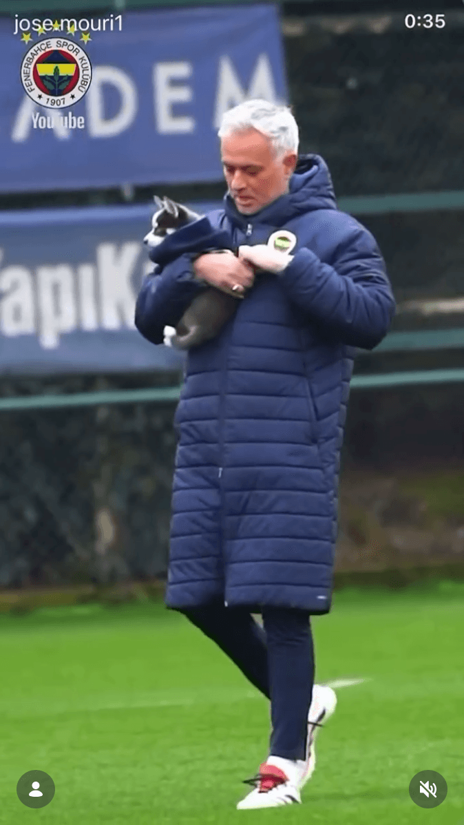 Aperçu du reel Instagram montrant Anyblue aux côtés de Jose Mourinho