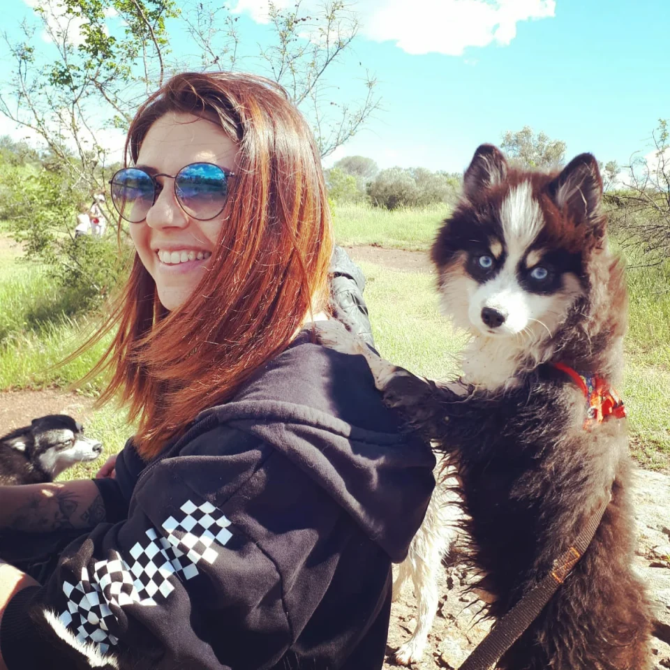 Aurélie et un Pomsky prêts pour la route